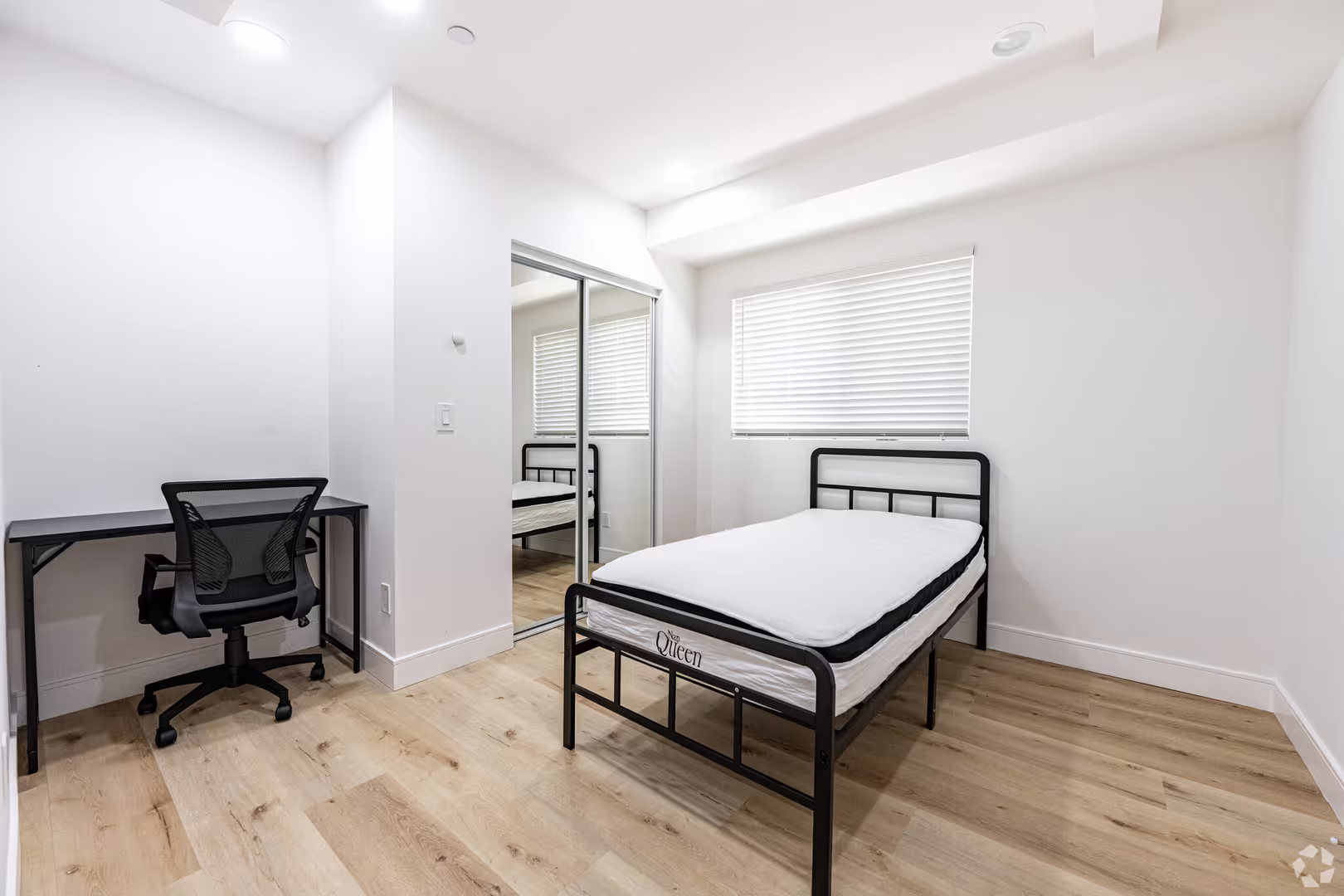 Los Angeles Apartment: 1286 West 35th Place