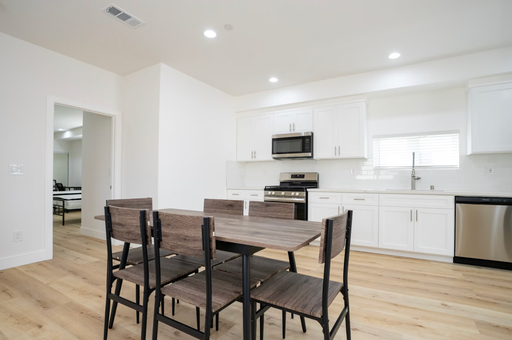 Brand New Construction Private Rooms with Shared Baths within USC patrol zone – photo 1
