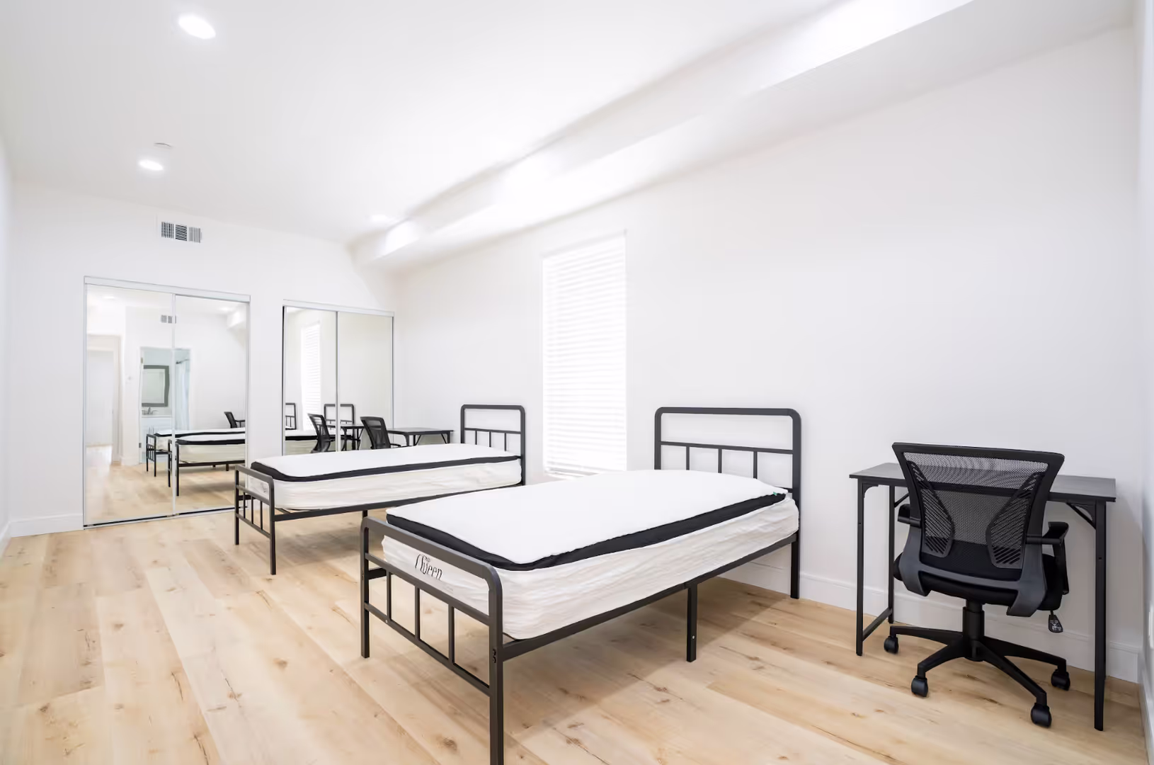 Los Angeles Apartment: 1286 West 35th Place