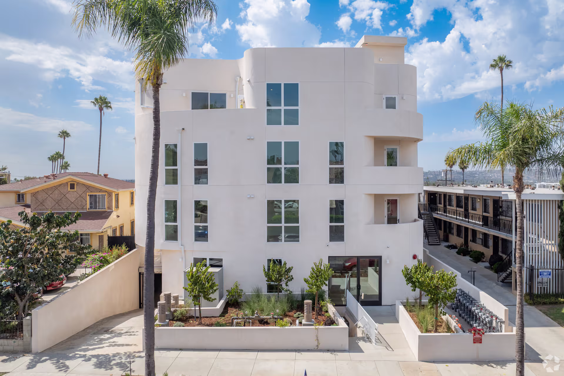 Los Angeles Apartment: 3844 West 27th Street