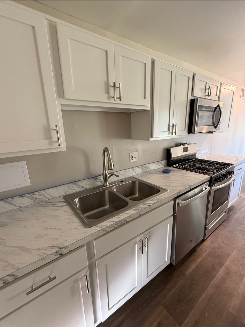 Lansing House: 5006 Delbrook