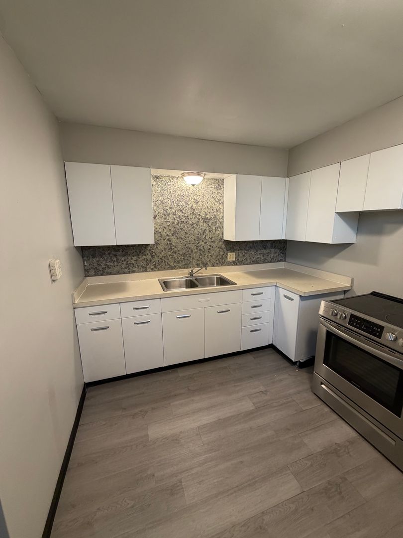 Lansing Apartment: 740 Edgemont Blvd
