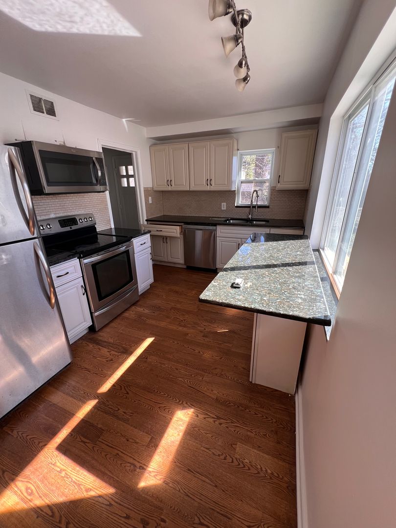 Dearborn House: 4565 Flemming St.