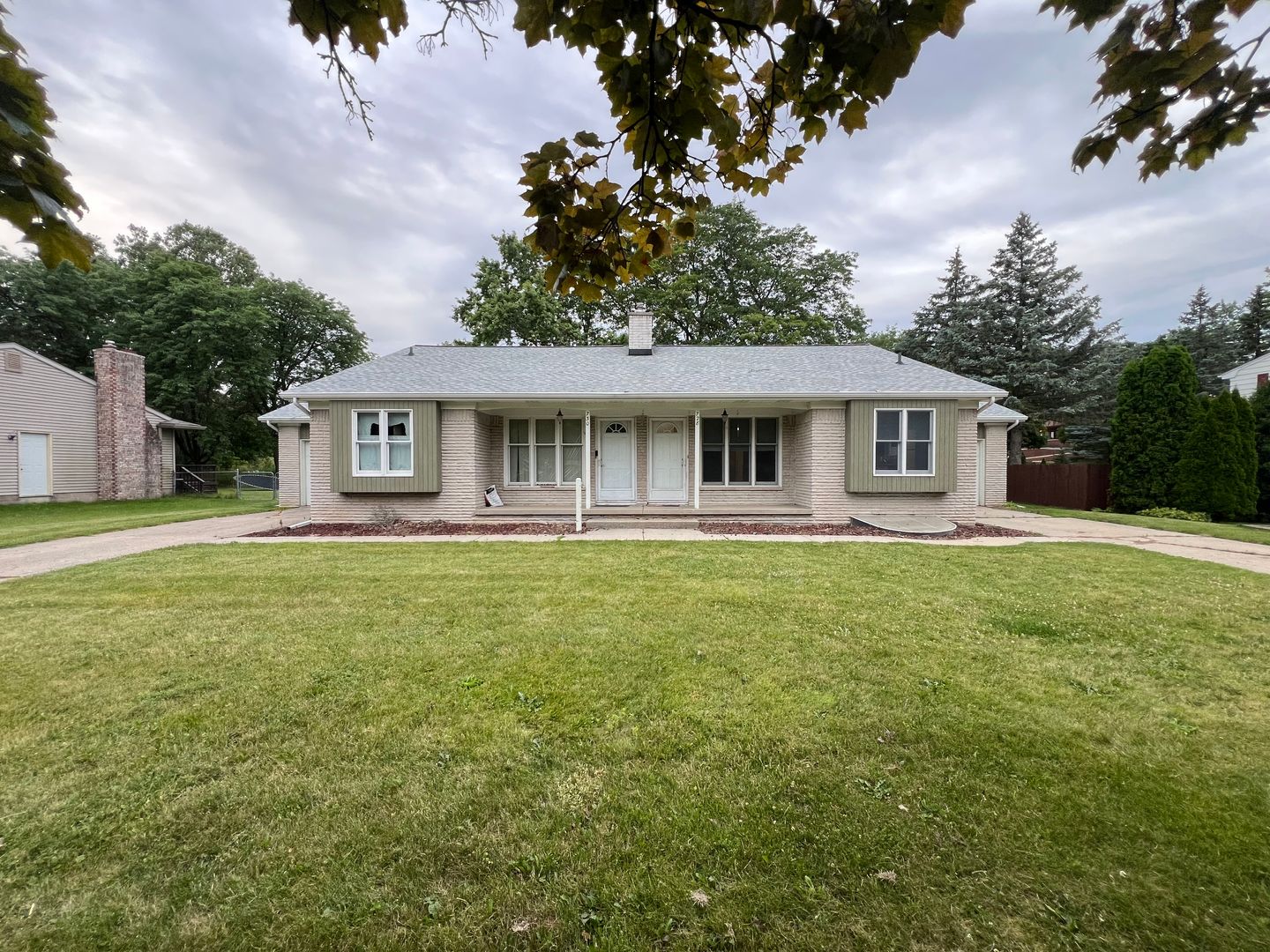 Lansing House: 728 Meadowview