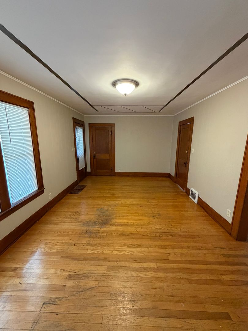 Lansing Apartment: 1722 Coleman Ave