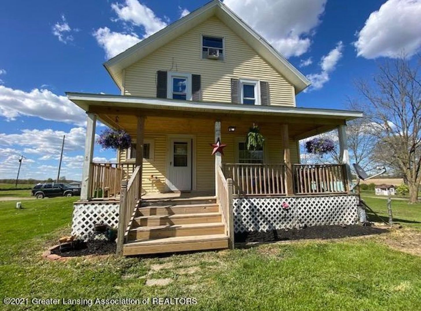 Laingsburg Apartment: 9040 E Parker Rd.