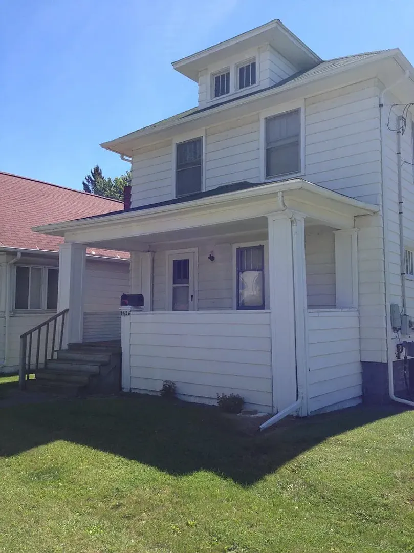 Lansing House: 2200 E Grand River Ave