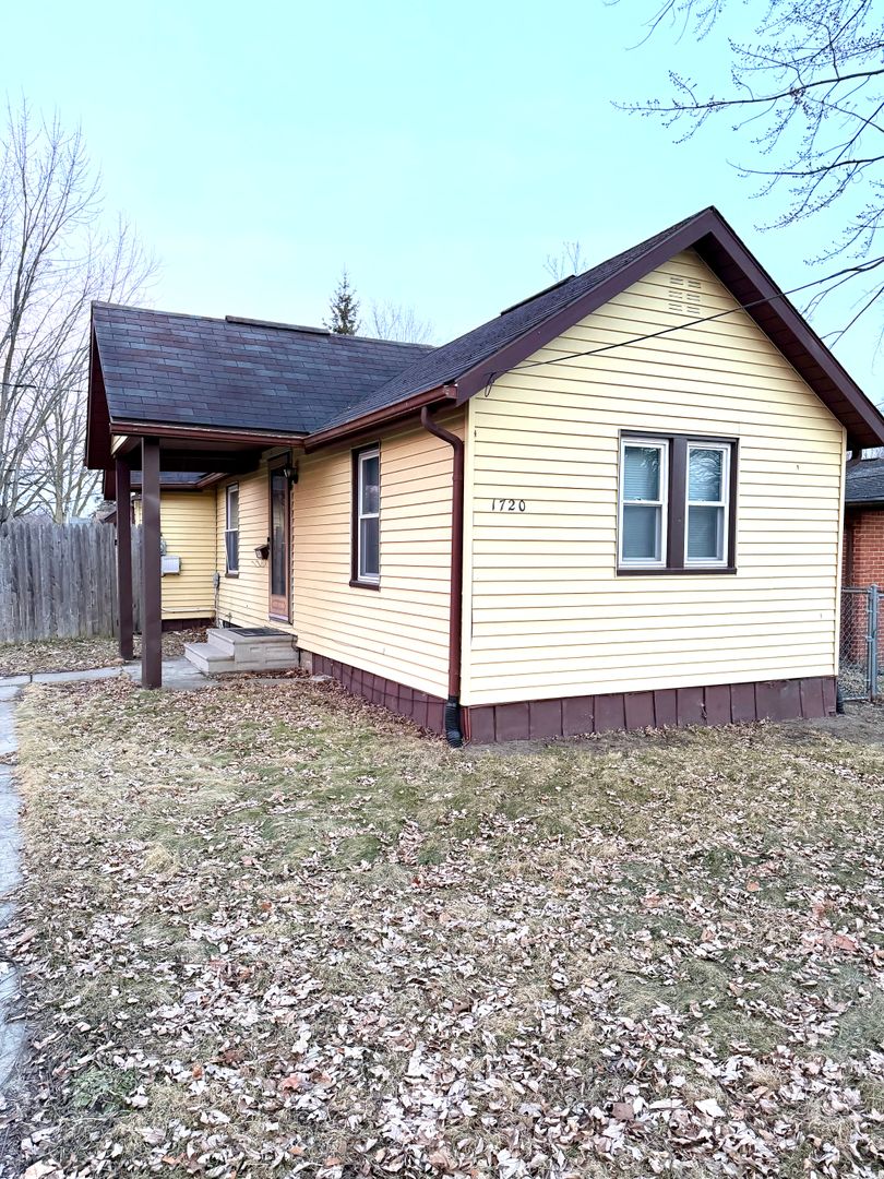 Saginaw House: 1720 S Wheeler