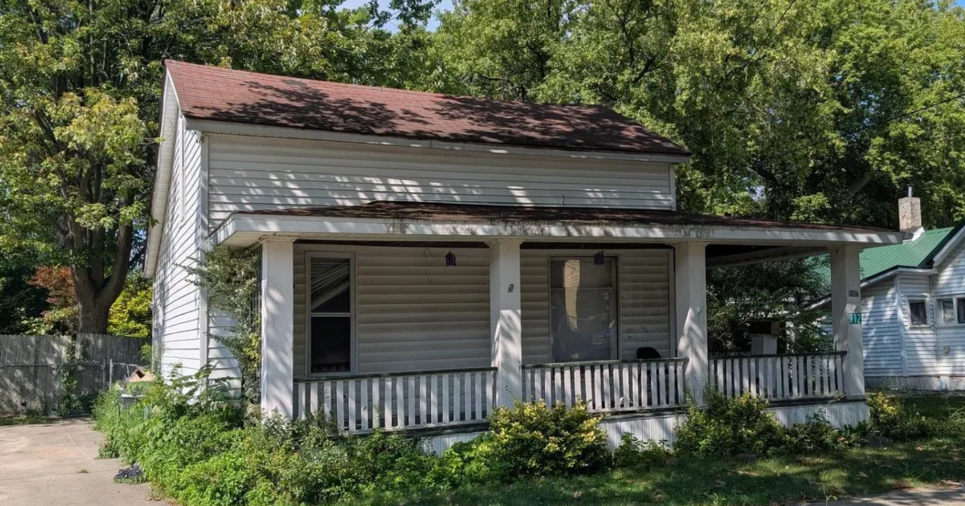 Saginaw House: 912 Pleasant St