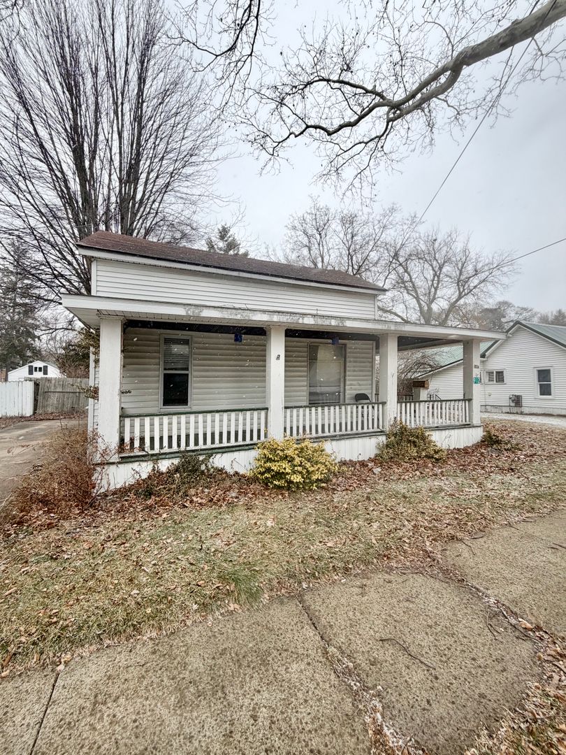 Saginaw House: 912 Pleasant St