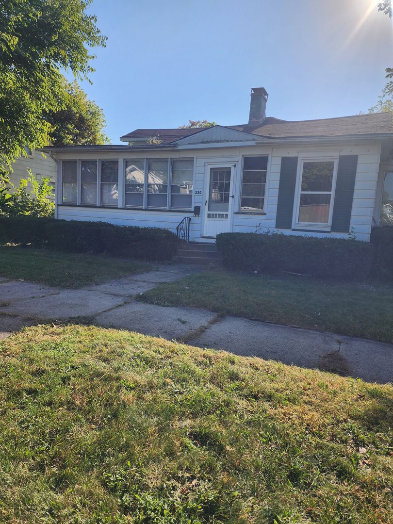 Saginaw House: 220 S Bond St