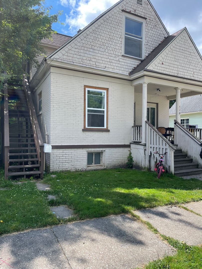 Saginaw Apartment: 516 N Porter Ave