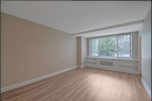 NEWLY RENOVATED Top Floor Studio at River Place East! – photo 1