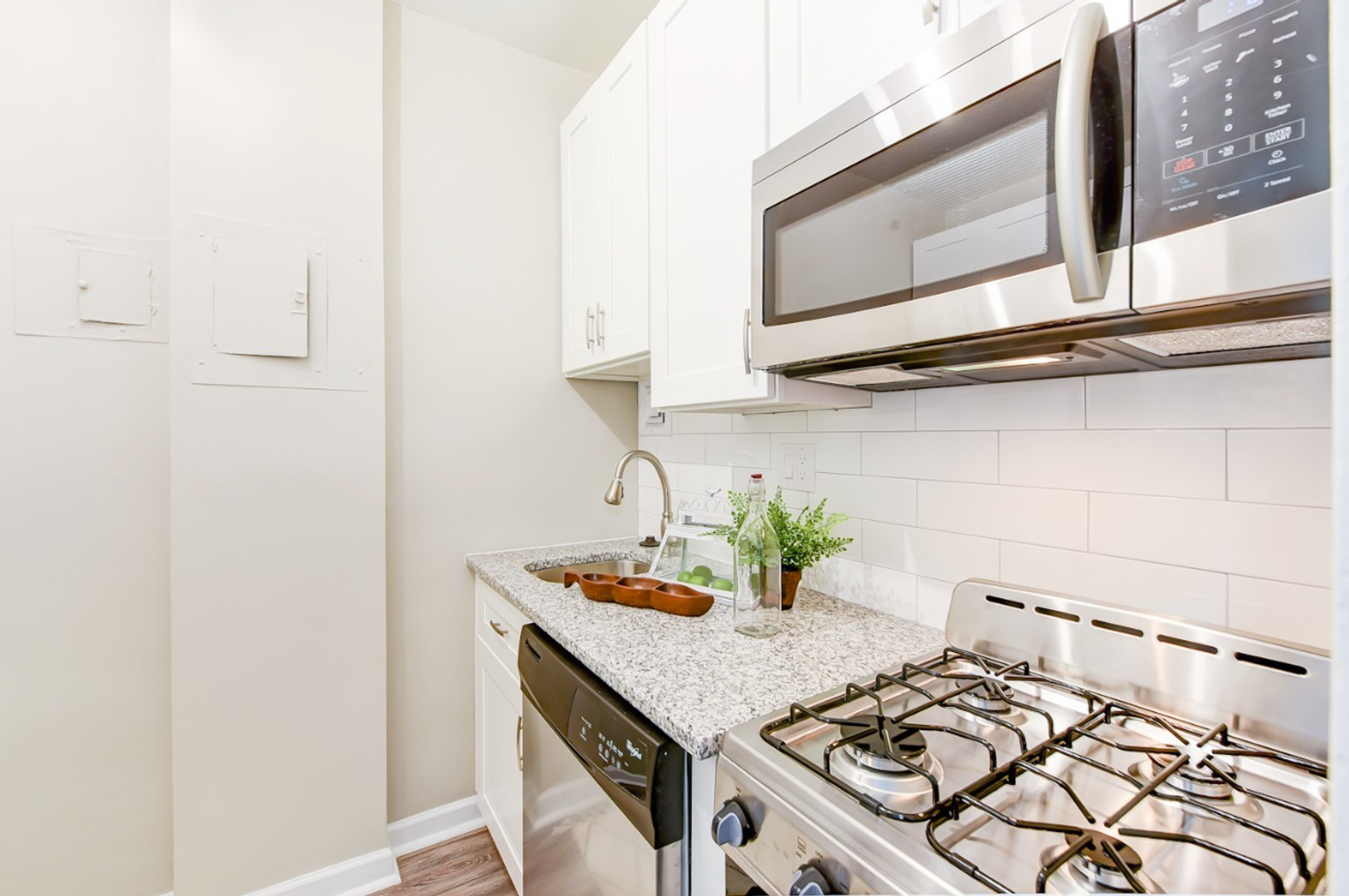 River Place East 1146 3 of 12