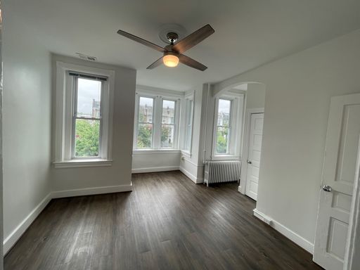 Spacious & Bright 2br/1ba in Kingman Park with Screened In Patio, Pet Friendly!