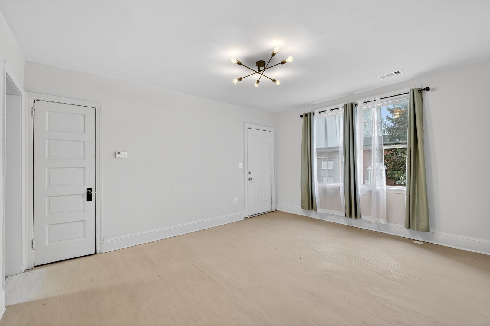 Washington Apartment: 1239 Penn St NE