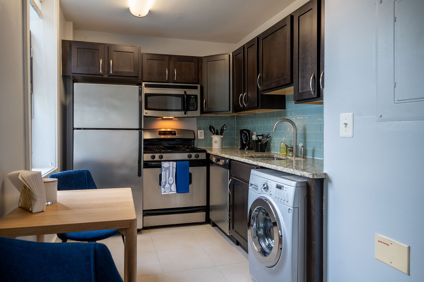 Washington Apartment: 2911 Newark St NW