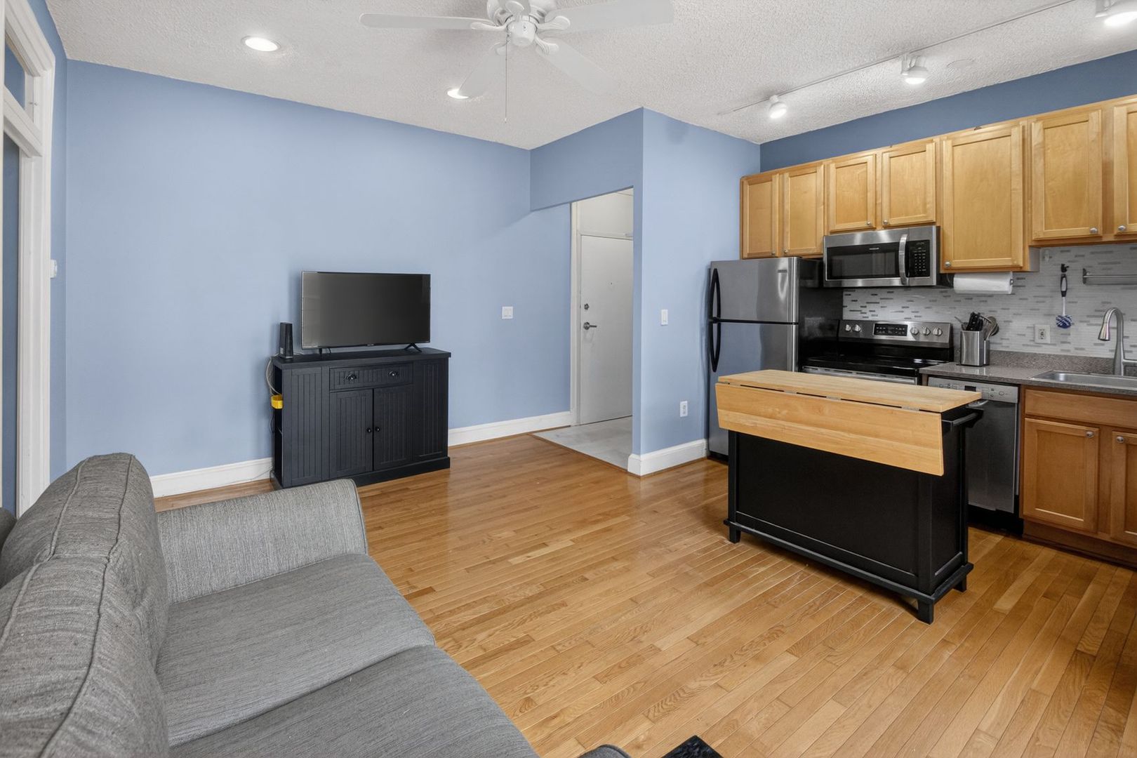 1401 Columbia Rd NW Unit 319 2 of 12