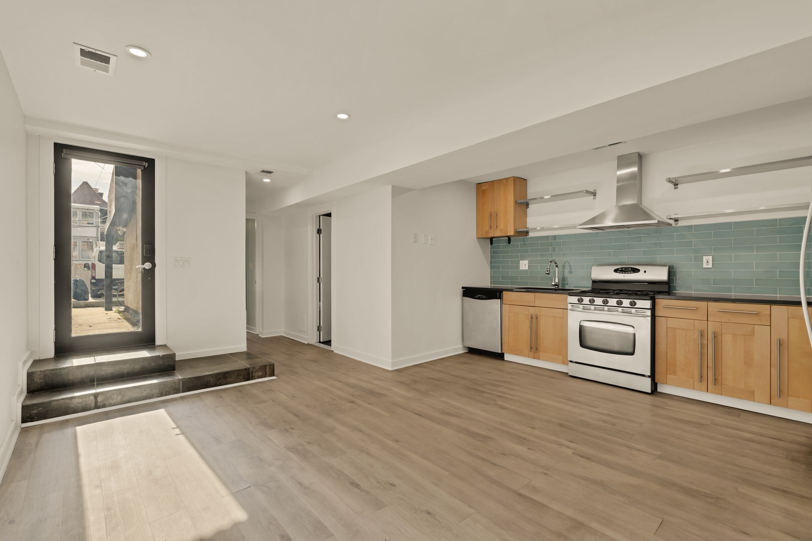 Washington House: 1716 Kenyon St NW Lower Unit B