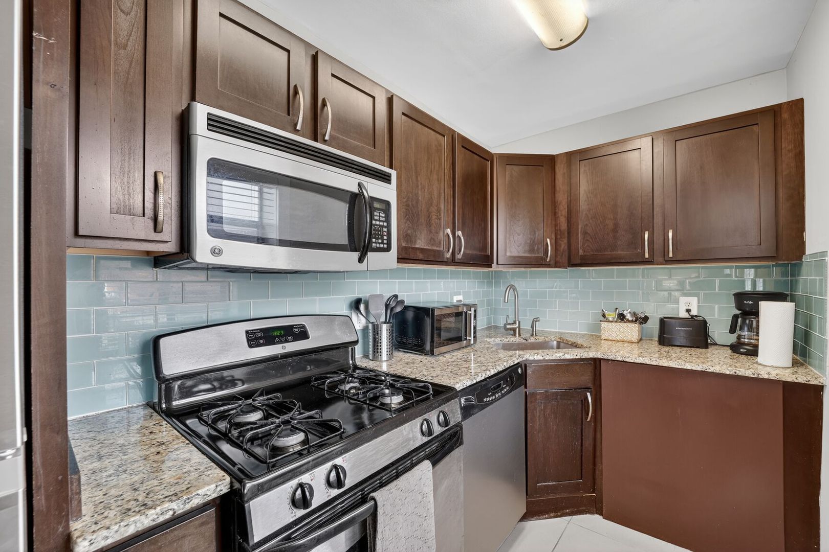 Washington Apartment: 2911 Newark St NW
