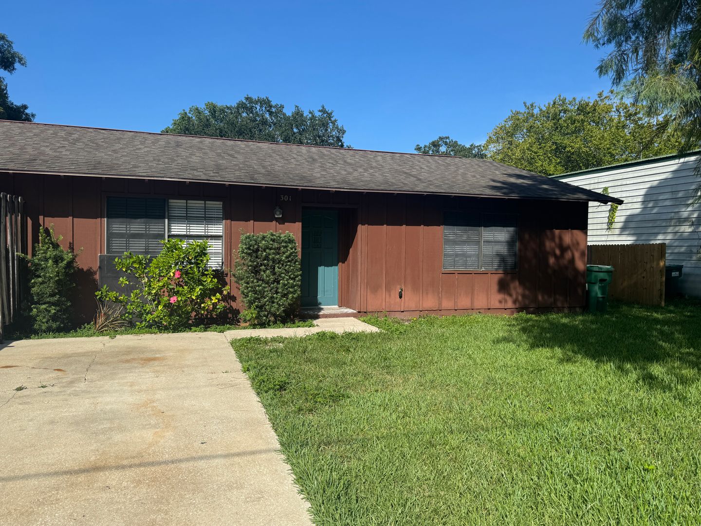 Holly Hill House: 301 Cavanah Dr.