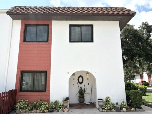 Cozy 2 Bedroom First Floor Condo! – photo 1