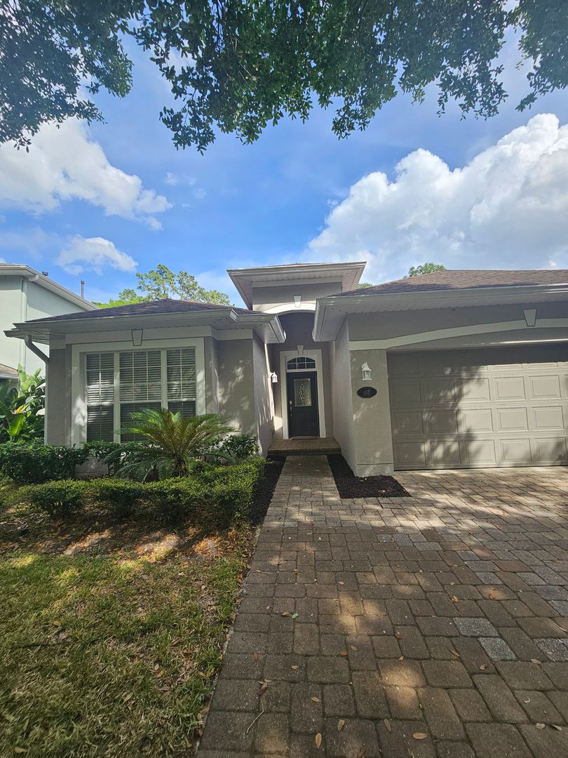 DELAND House: 413 VICTORIA HILLS DR.