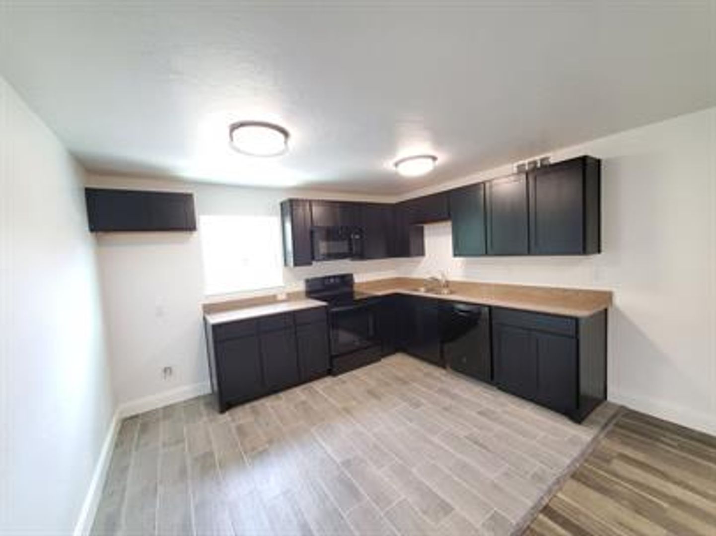 Greenville Apartment: 2004 Wesley Street