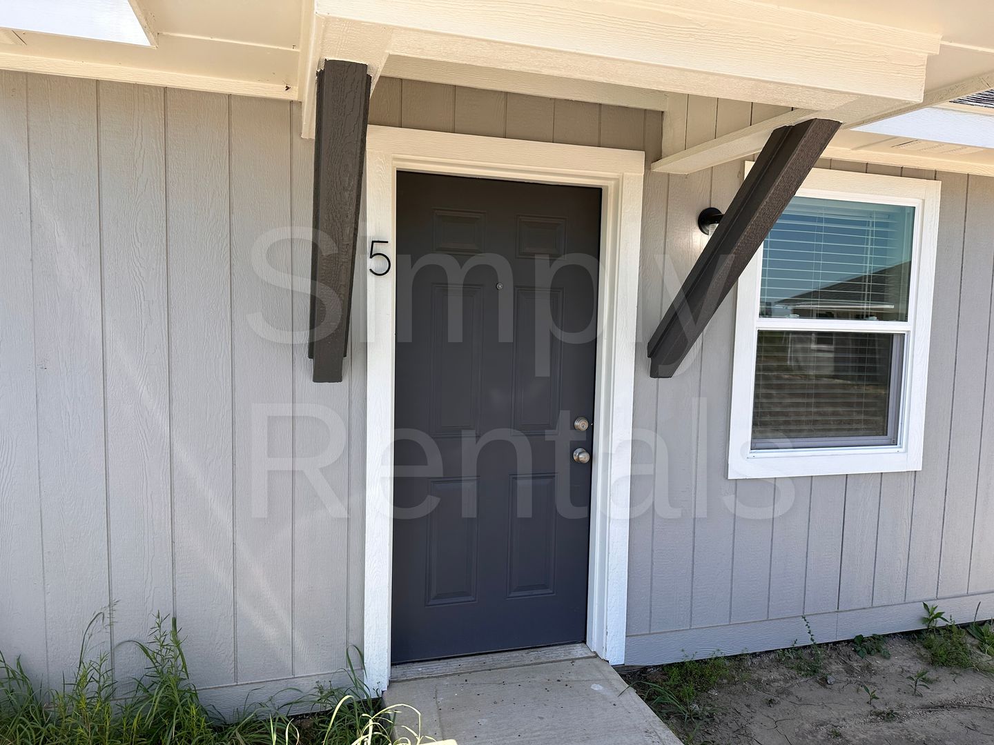 Cumby Apartment: 11015 W. I-30