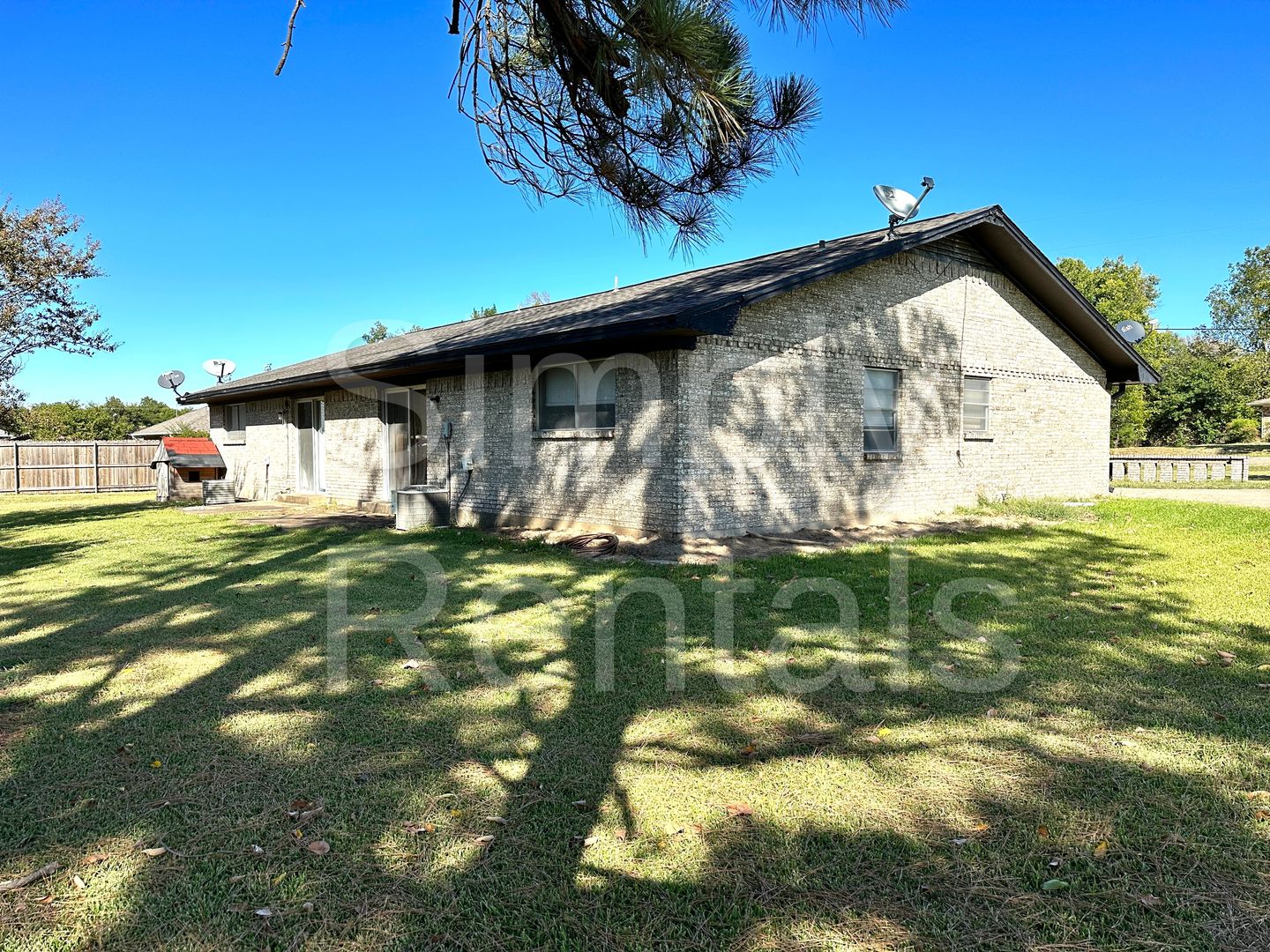 Wolfe City House: 706 Manson St