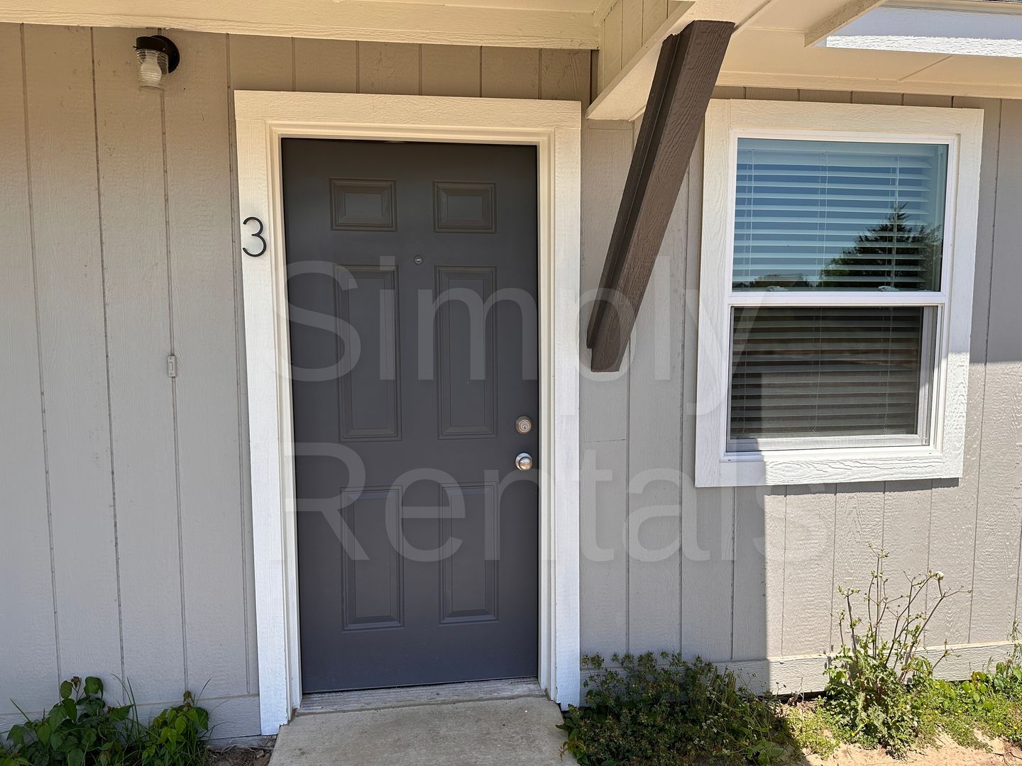Cumby Apartment: 11015 W. I-30