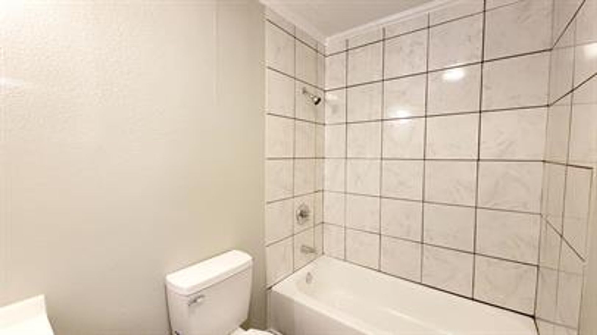 Mount Vernon Apartment: 403 Main Street