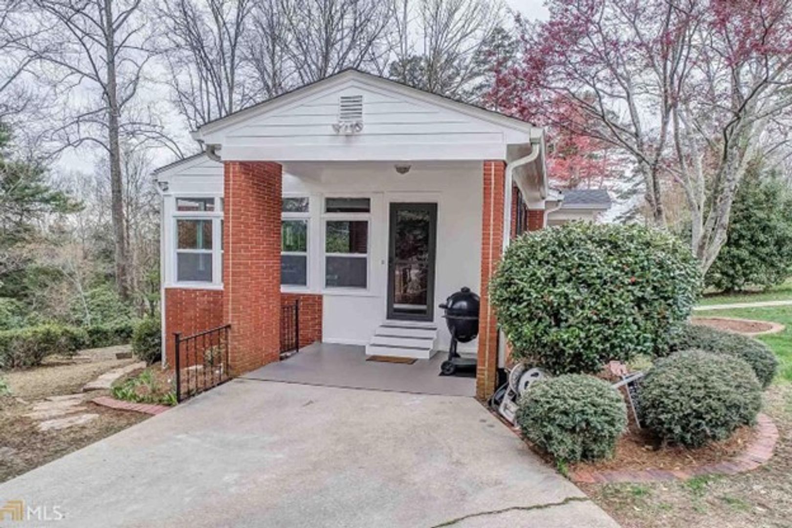 Gainesville House: 563 Mountain View Circle