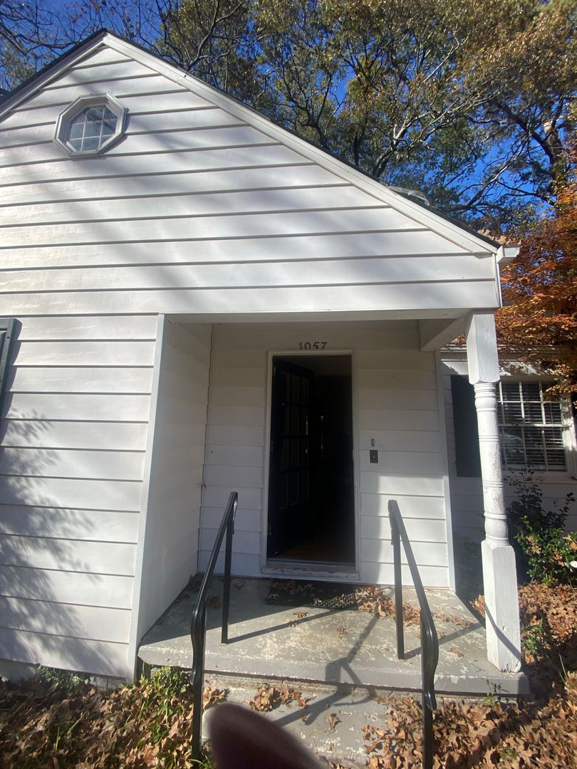 Gainesville House: 1057 Lanier Ave.