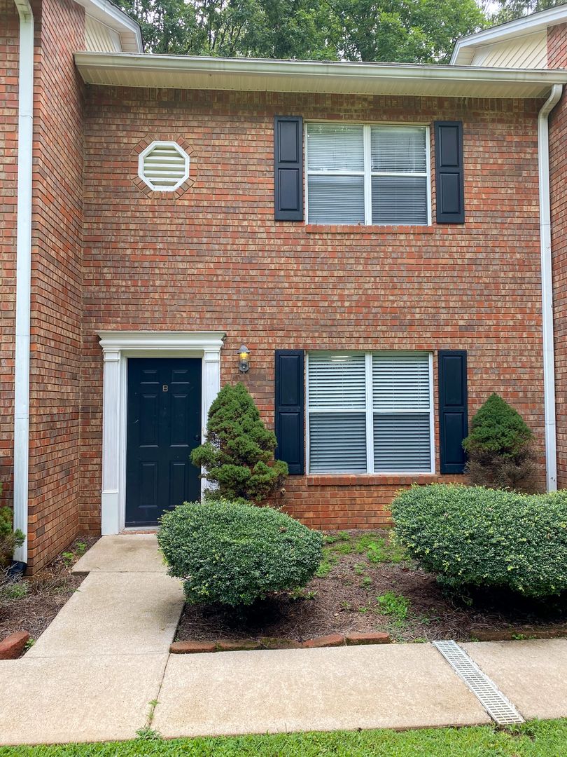 Gainesville Apartment: Hidden Hollow Drive