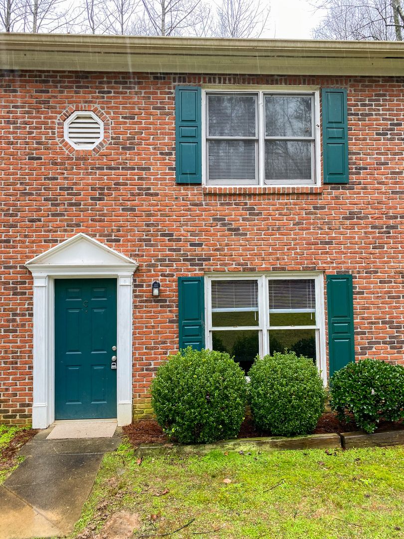 Gainesville Apartment: Hidden Hollow Drive