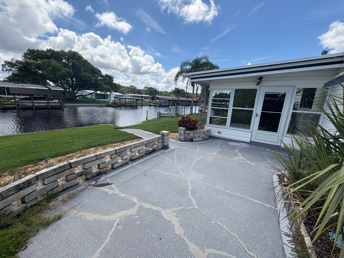 Tavares House: 1018 Southland Dr