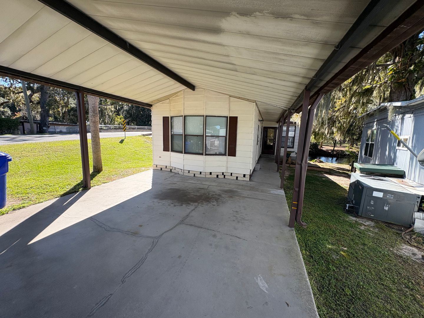 Tavares Apartment: 420 S. Lake Ave - Unit 8