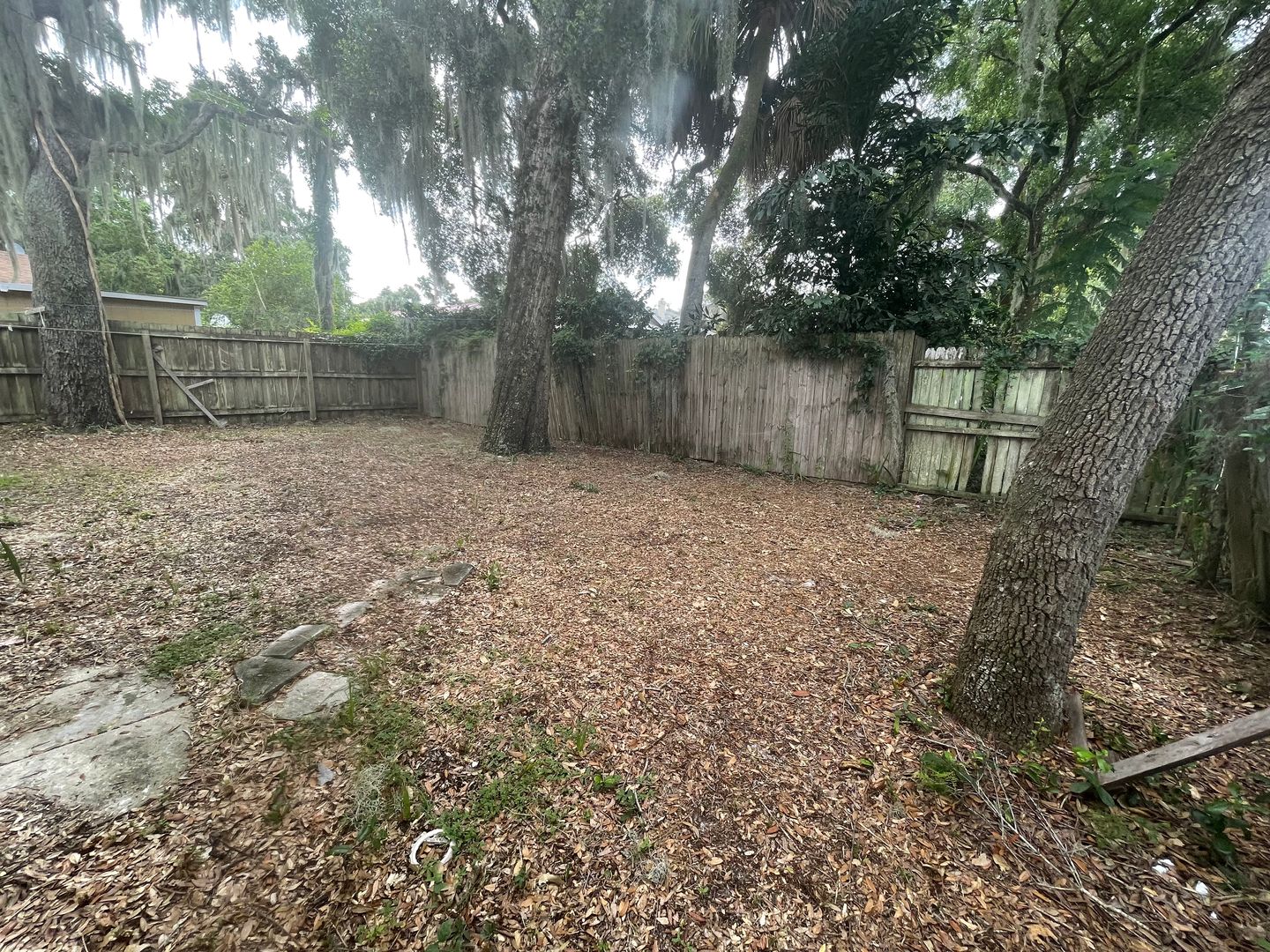 Eustis Apartment: 322 Gottsche Ave