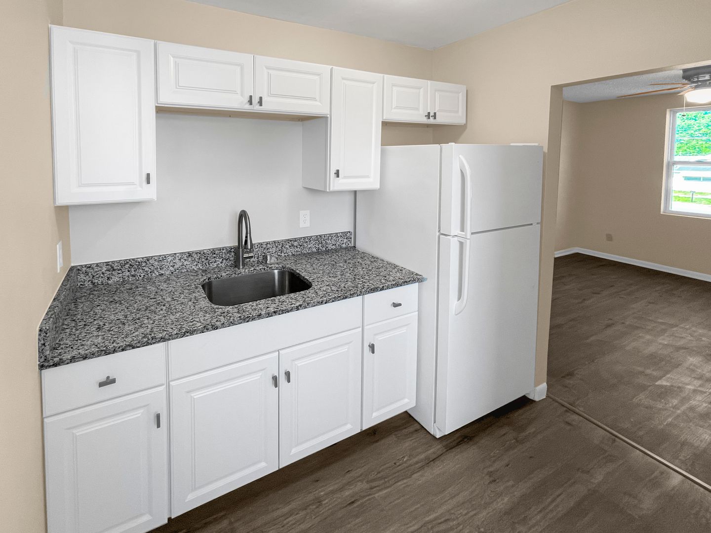 Tavares Apartment: 321 W Ianthe St - 10