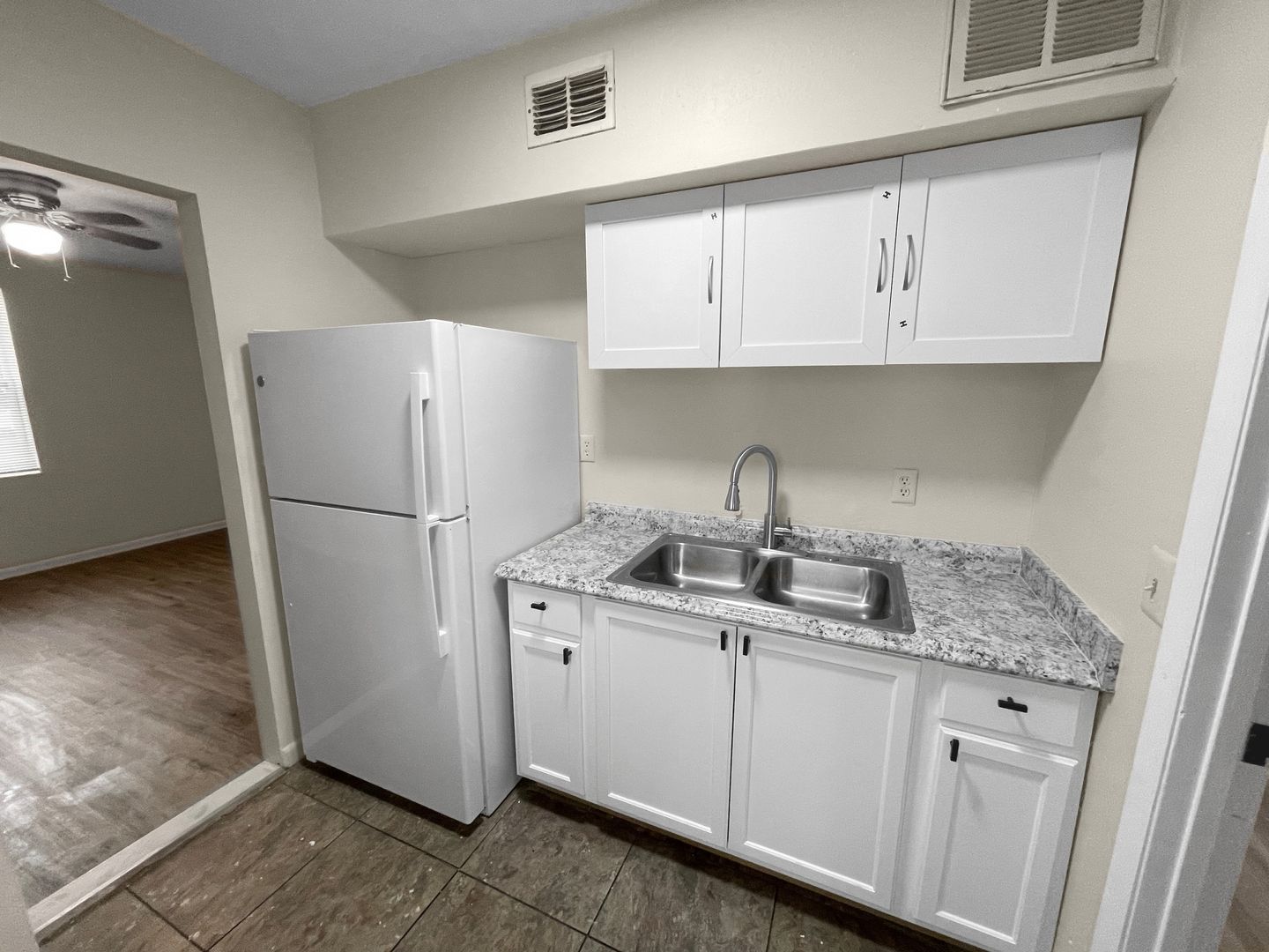 Tavares Apartment: 321 W Ianthe St - 9