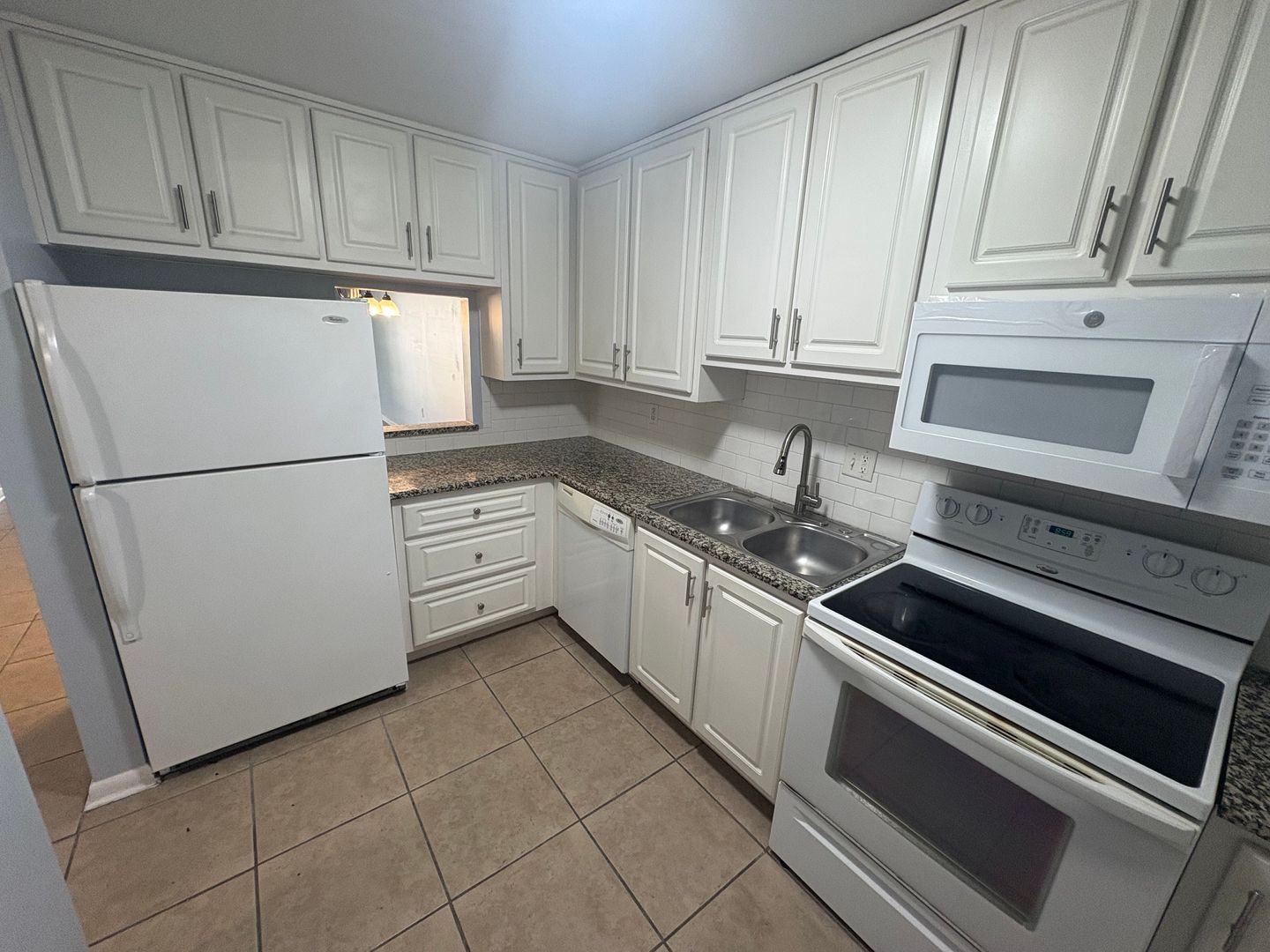 Eustis Apartment: 623 N Bay St