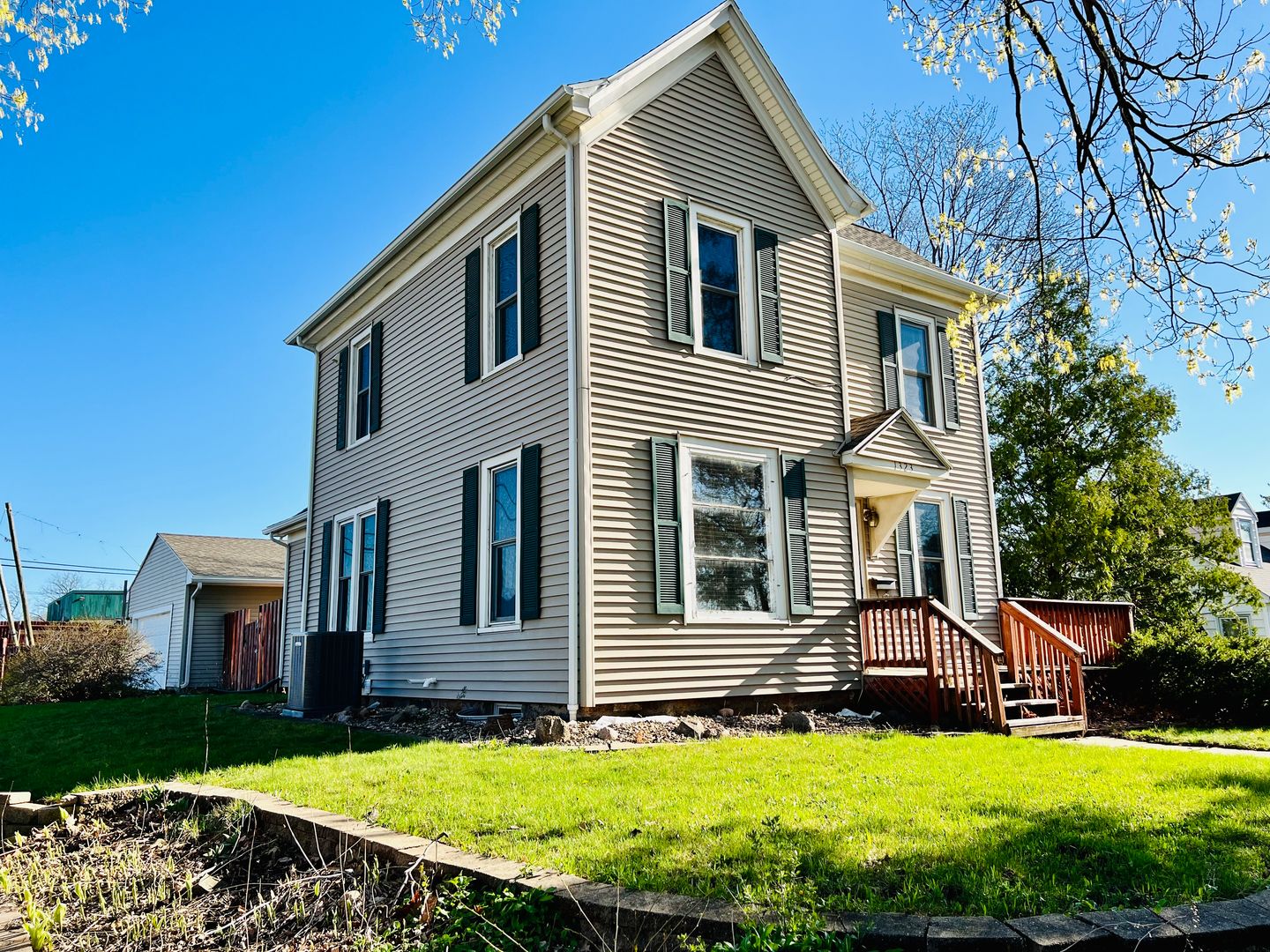 Cedar Falls House: 1323 W 2nd Street