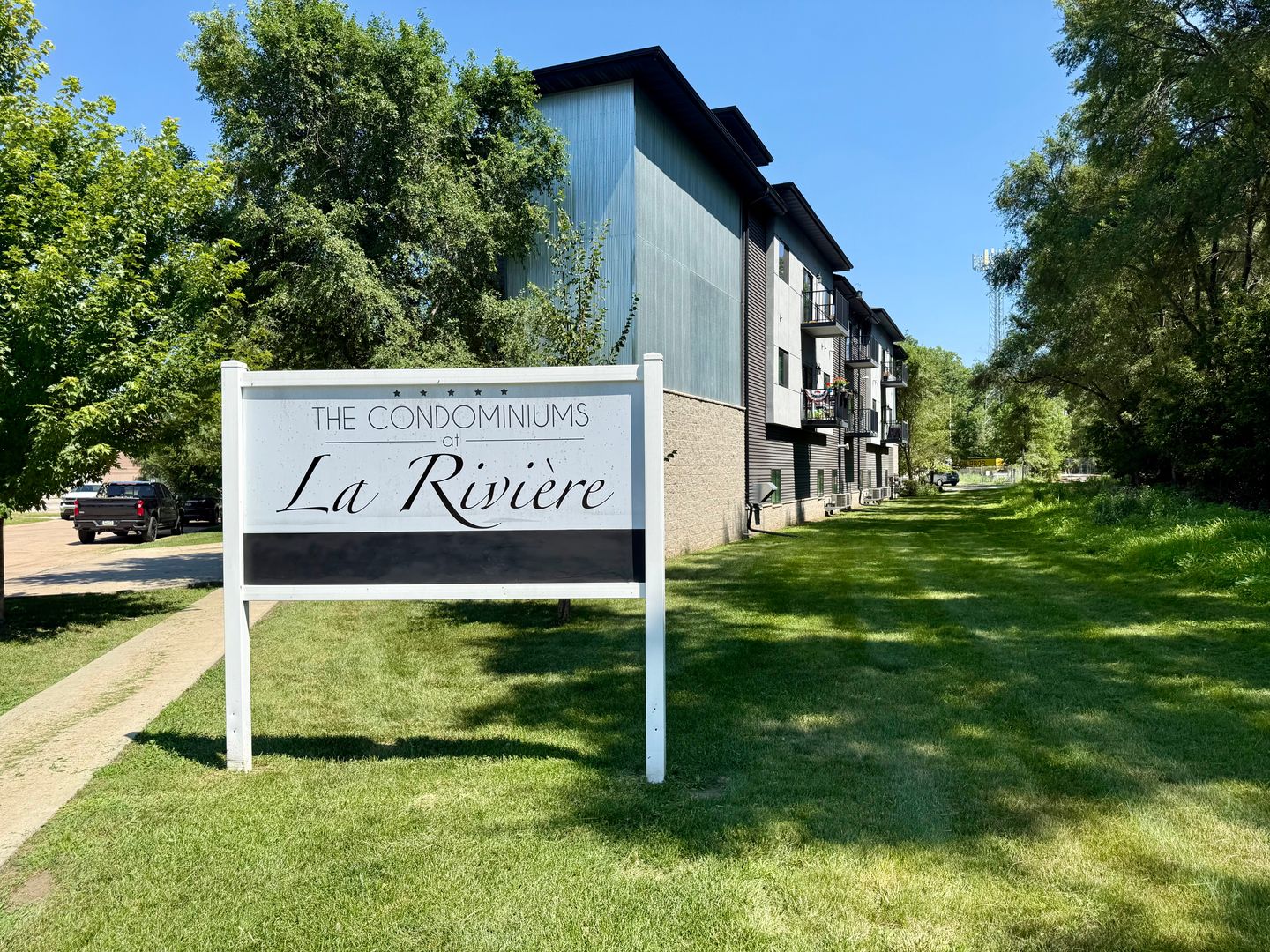Cedar Falls Apartment: 221 E 5th Street
