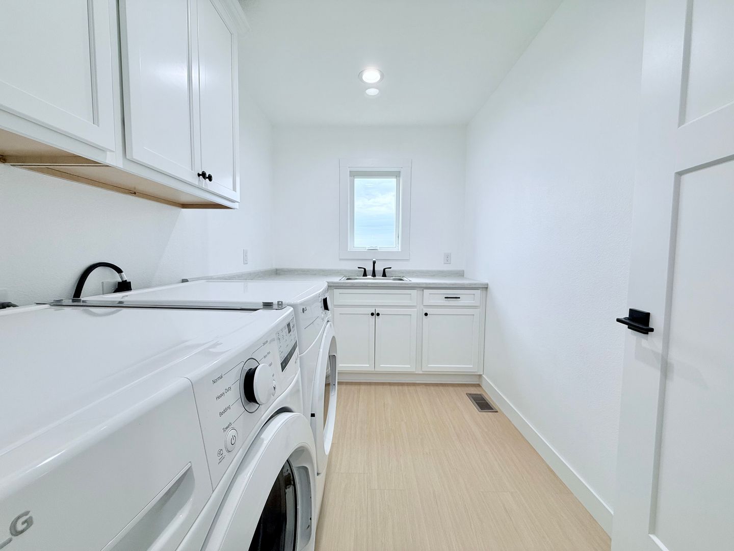 Laundry room at 1513 Prairie Drive