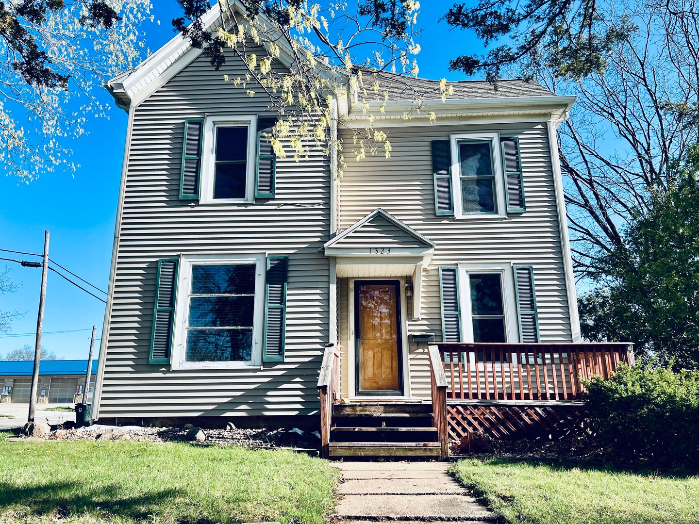 1323 W 2nd St 19 of 20
