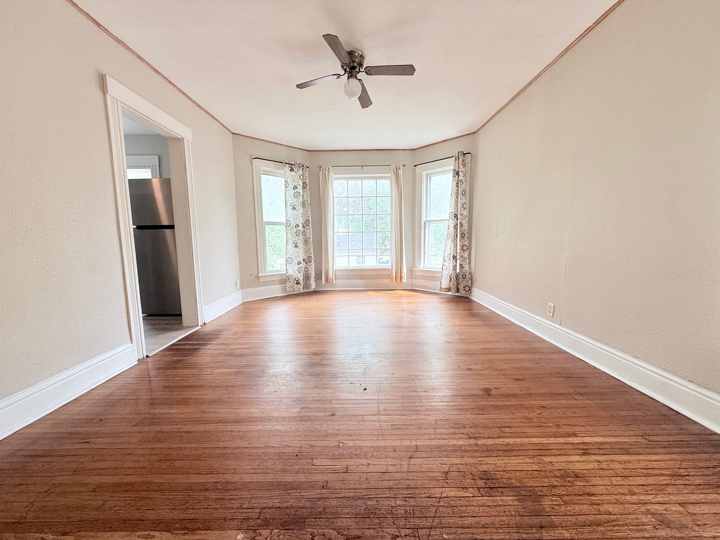 Waterloo Apartment: 900 W Parker Street