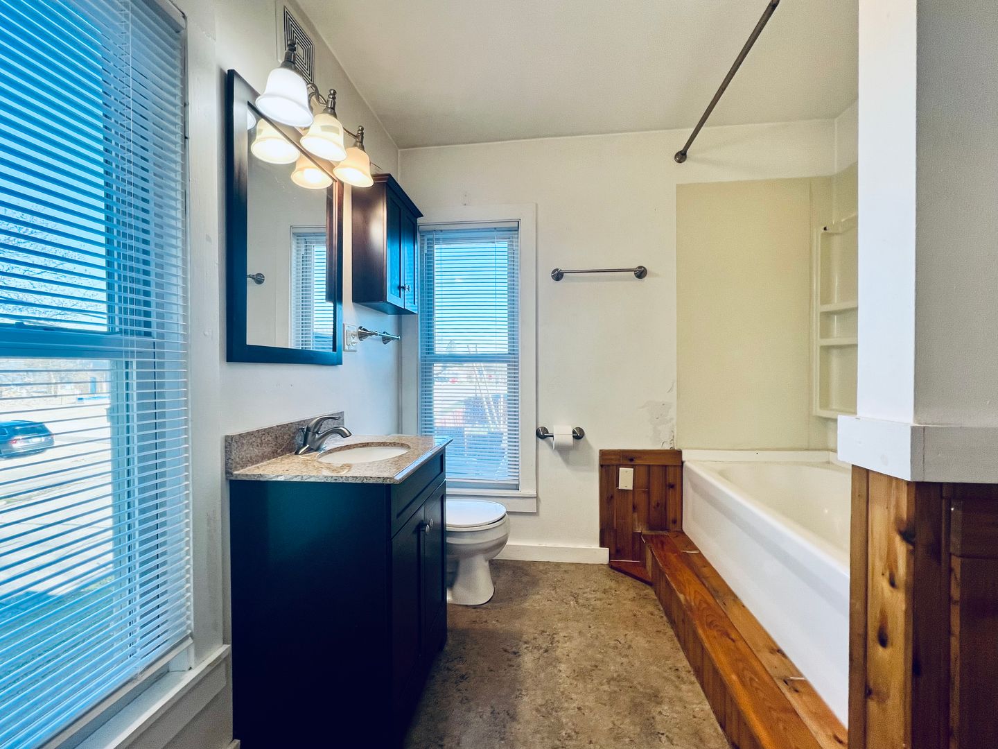 1323 W 2nd St 12 of 12