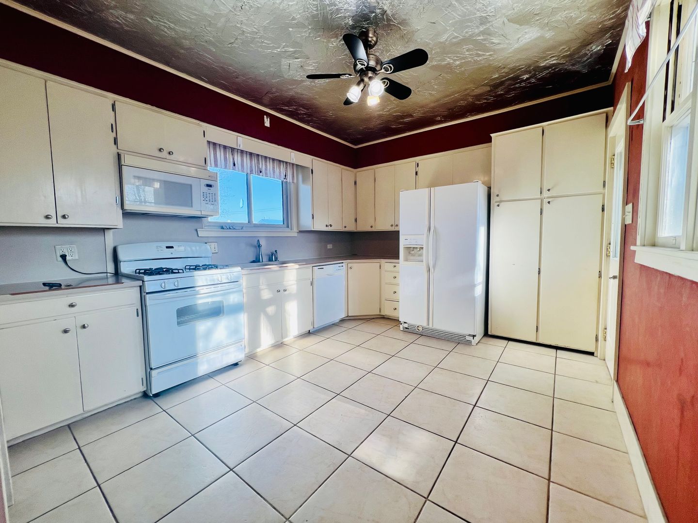 1323 W 2nd St 4 of 12