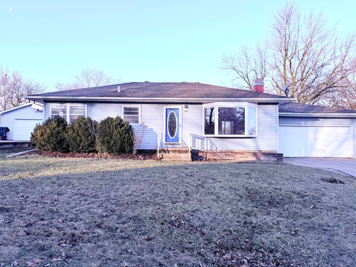 Waterloo House: 402 Beverly Hills Street